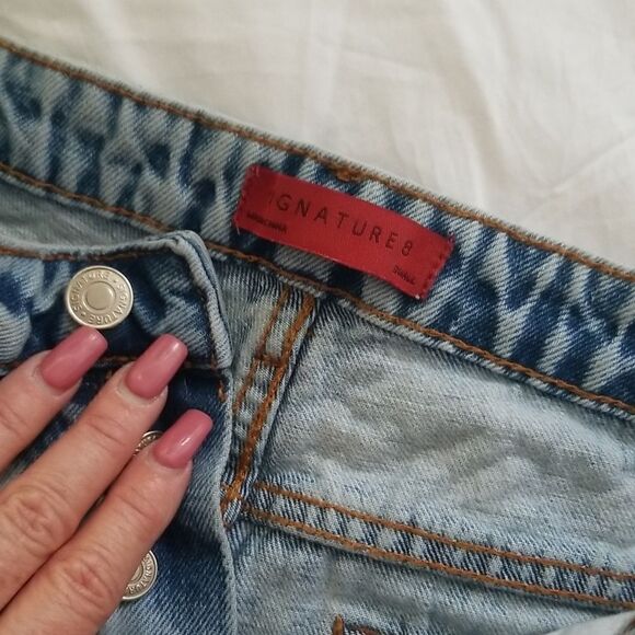 SIGNITURE Jean Shorts Sz. 8 Women's - Picture 5 of 8